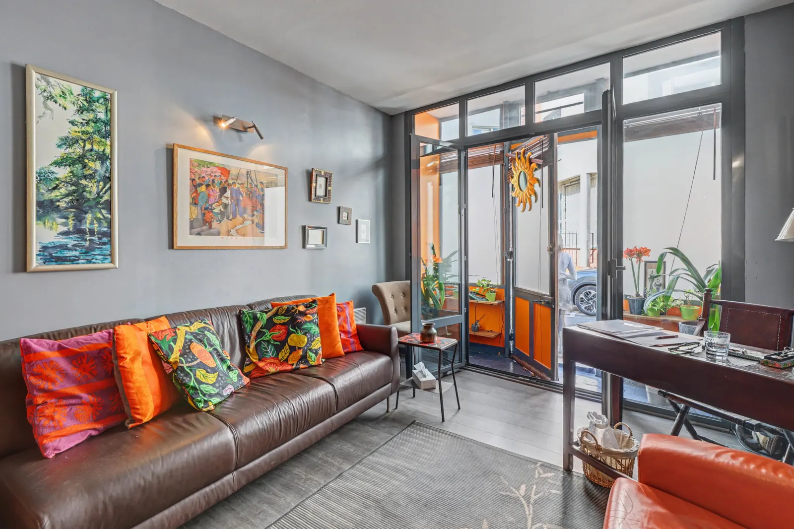 Local Commercial — photo 1