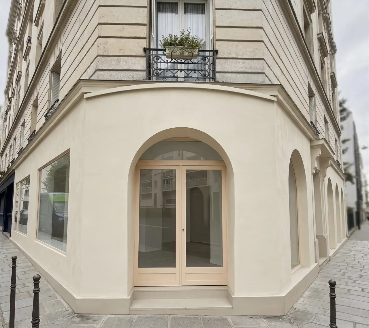 Angle   Grande Vitrine   Emplacement Premium   Paris 11e — photo 3