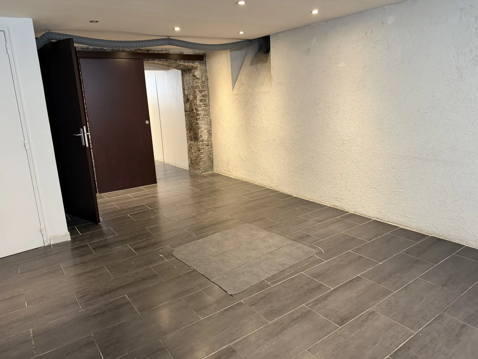 Local Avec Extraction & Grande Vitrine   Location — photo 3