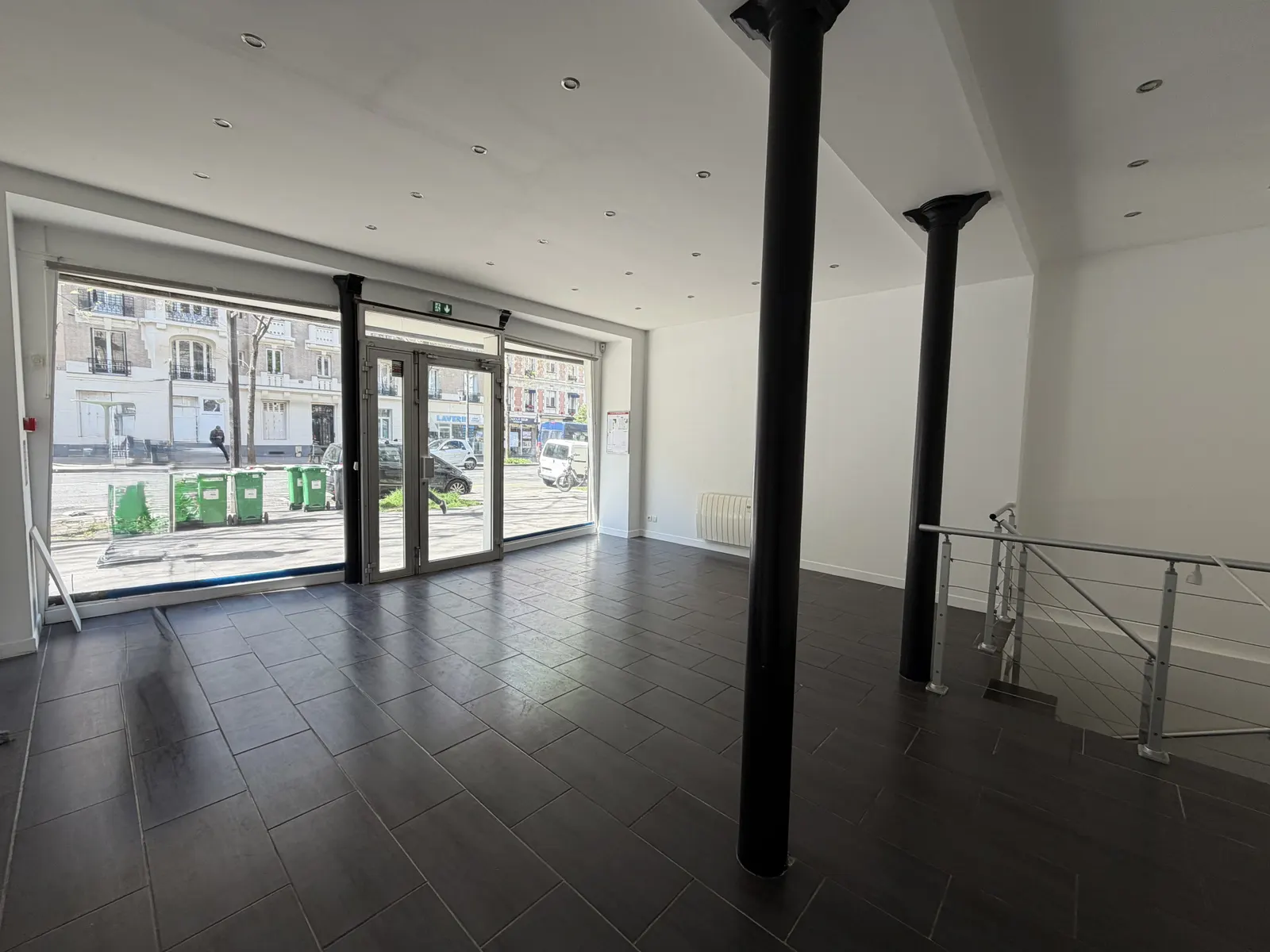 Local Avec Extraction & Grande Vitrine   Location — photo 2