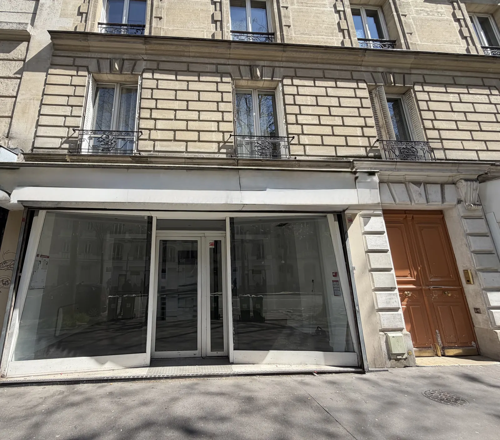 Local Avec Extraction & Grande Vitrine Location — photo 1
