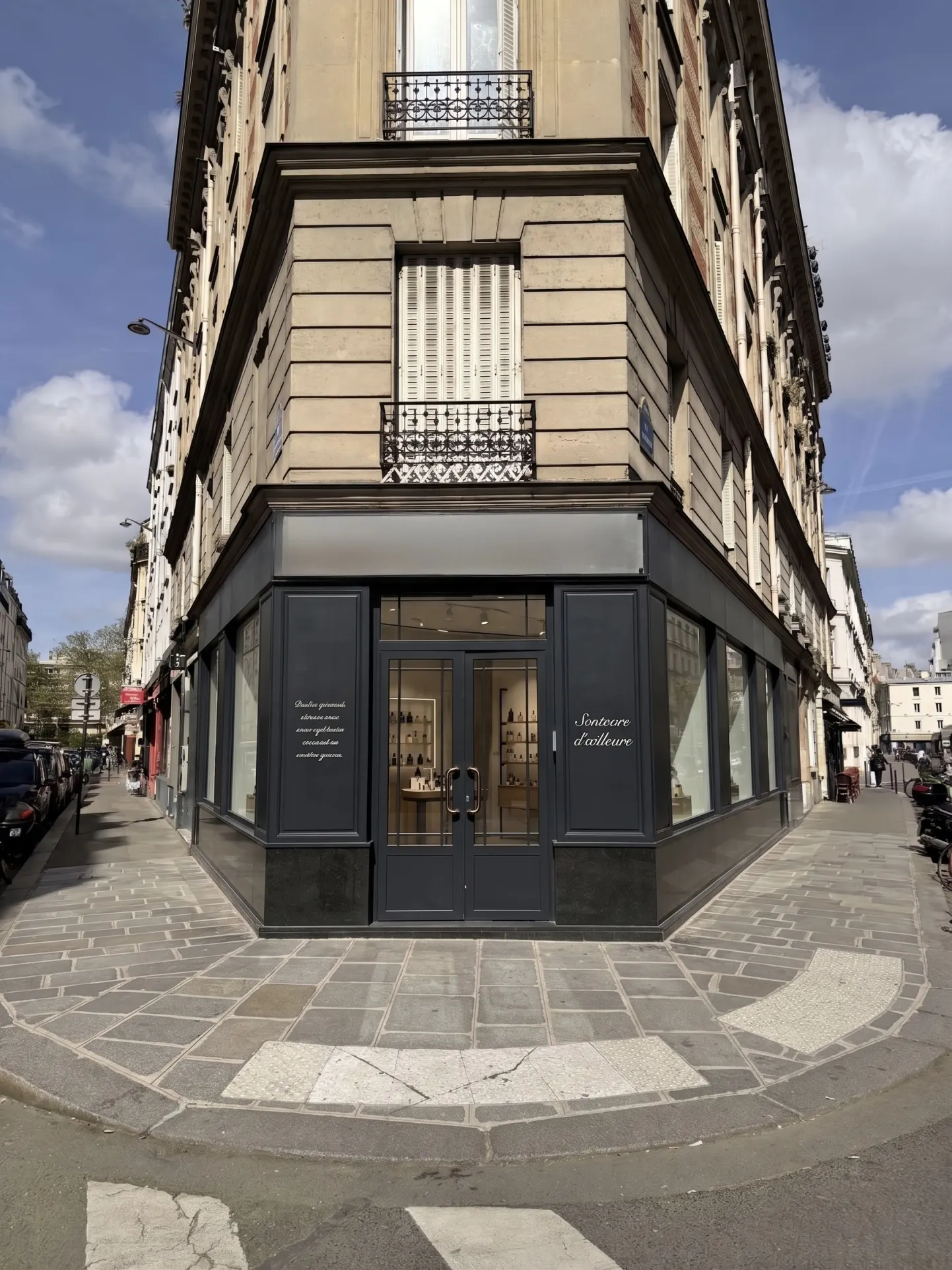 Emplacement Stratégique À l'Angle 28,5 M de Vitrine Paris 11e — photo 1