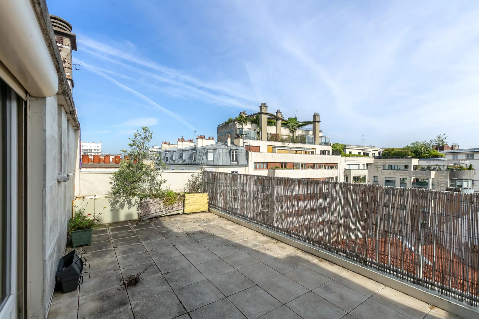 Dernier Etage Ascenseur et Terrasse — photo 1