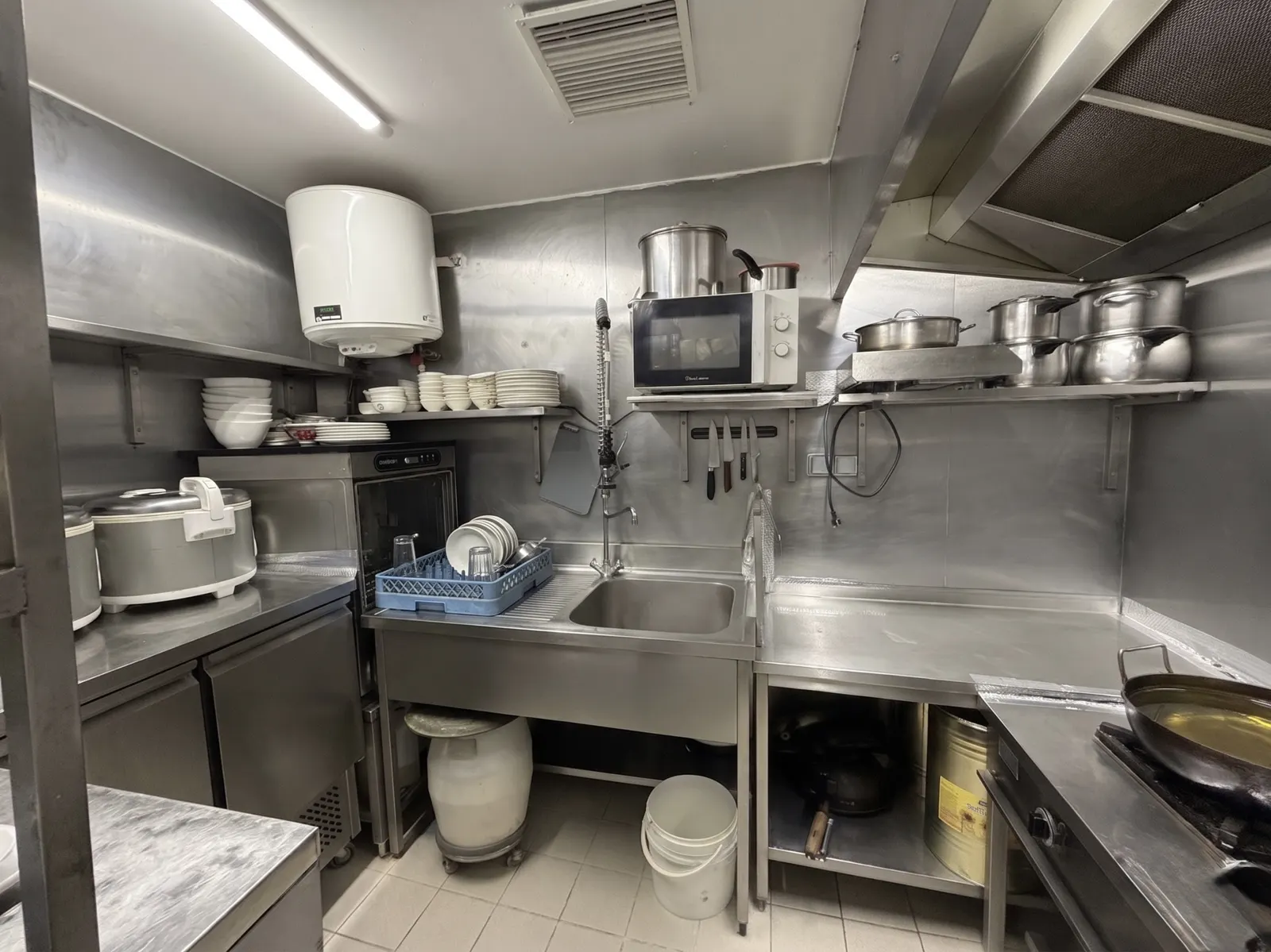 Restaurant Avec Extraction 420 Mm À 1 Min du Métro — photo 2