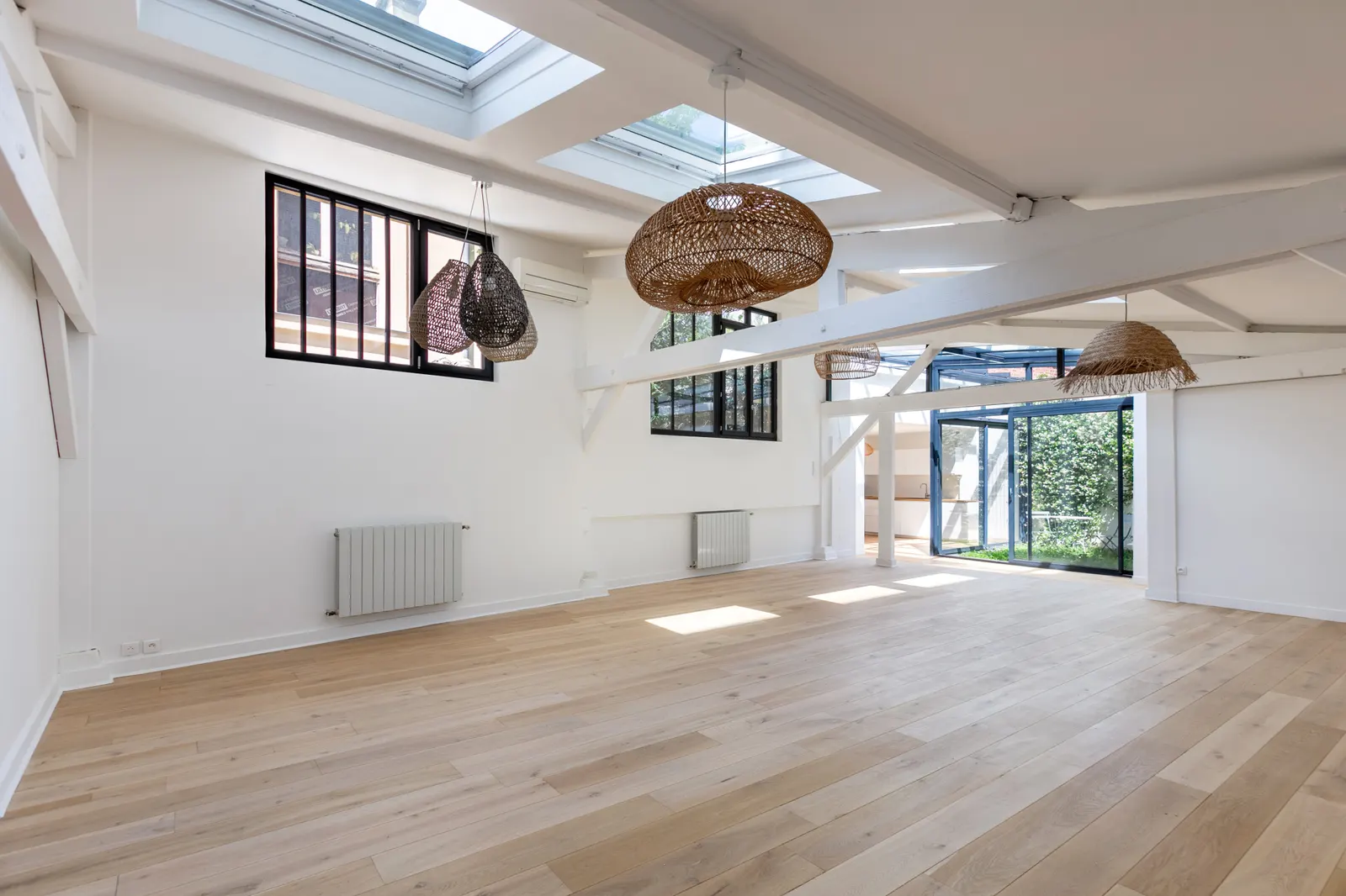 Jourdain / Ancien Atelier Réhabilité En Loft Duplex — photo 3