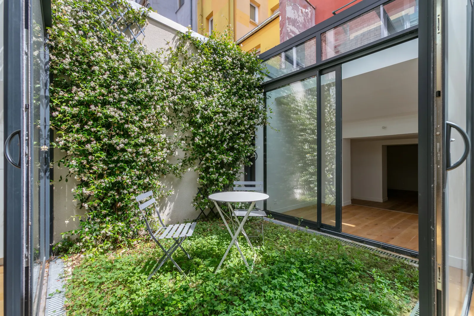 Jourdain / Ancien Atelier Réhabilité En Loft Duplex — photo 2