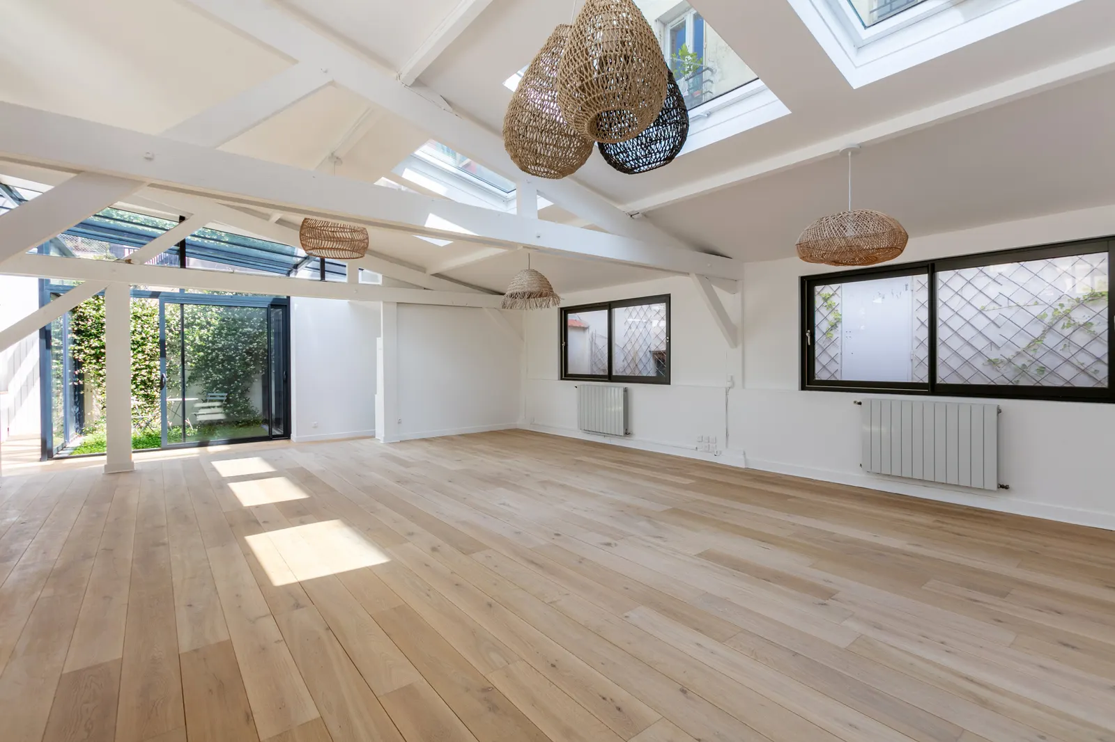 Jourdain / Ancien Atelier Réhabilité En Loft Duplex — photo 1
