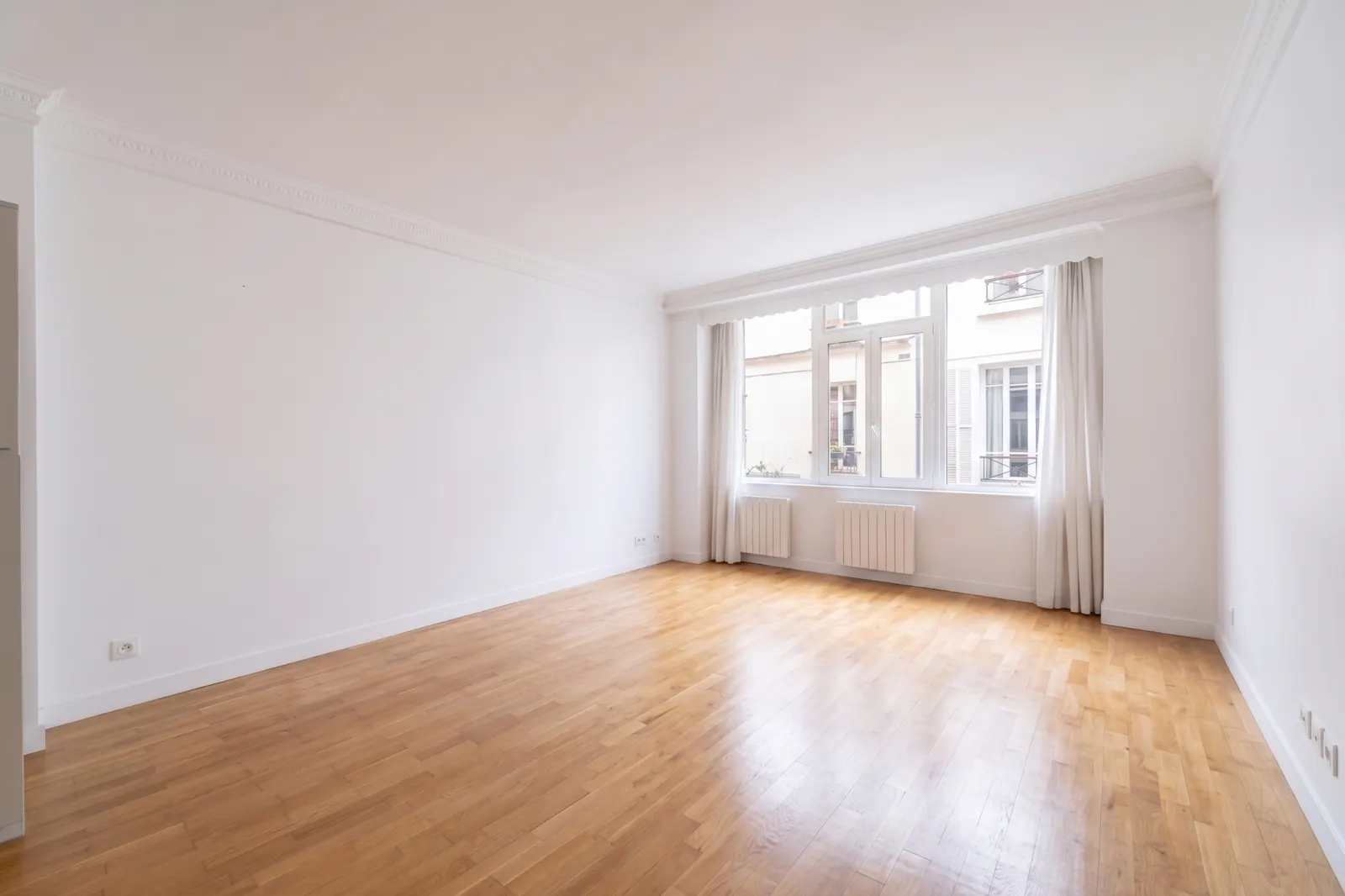 Batignolles | Murs Commerciaux 52 M2 sur 2 Niveaux | 490 000 € Fai — photo 2